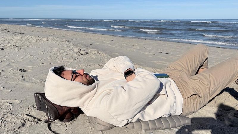 Enea Liçaj: Travelling: a short break by the sea