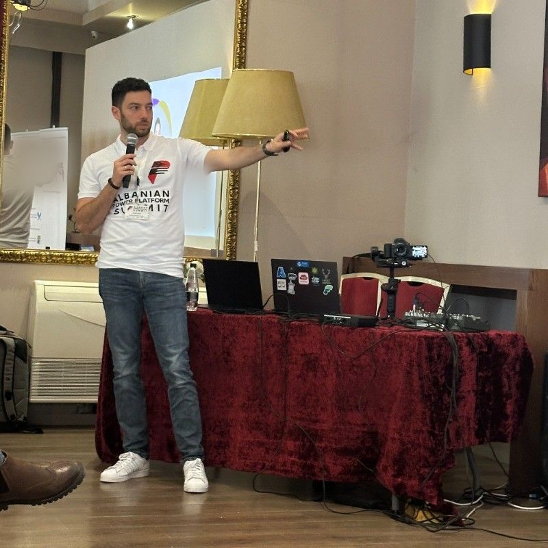 Enea Liçaj: Community-Vortrag beim Albanian Power Platform Summit